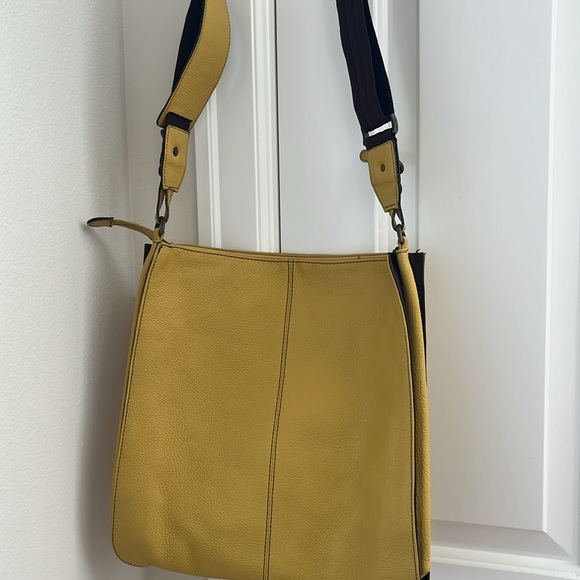 Plinio Visona Italy Yellow Leather Crossbody Bag Zippered - Picture 3 of 9